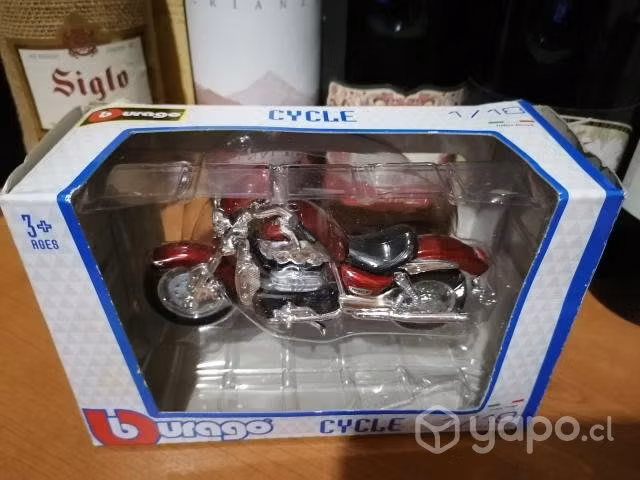 Triumph rocket iii cycle 1/18 - bburago