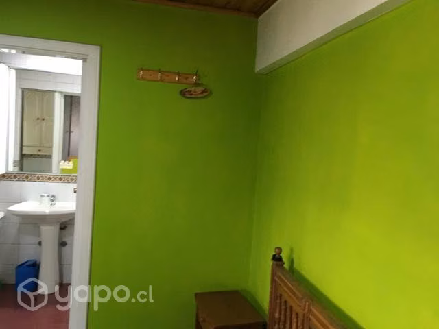 Dormitorio amplio con baño privado,derecho a cocin