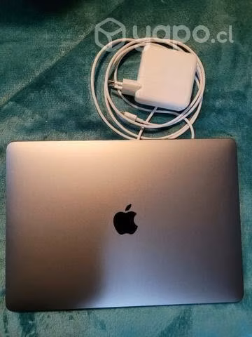 Macbook pro 13.3 M2 8gb ram 256 ssd