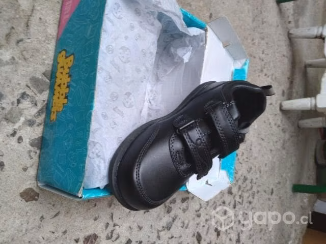 zapatos de niña y niño.