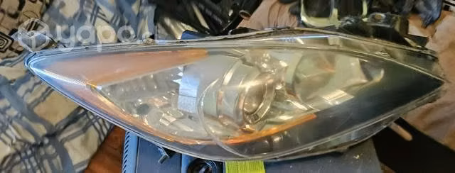 Optico derecho Mazda  rayas superficial