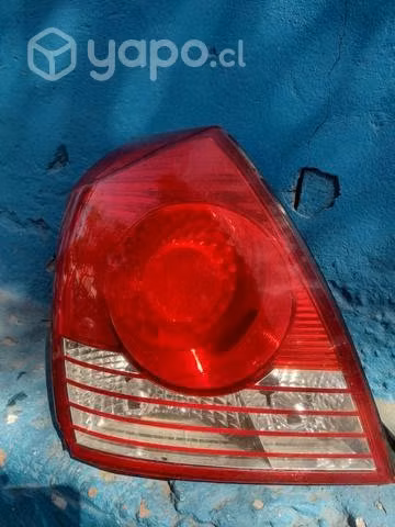 Foco trasero izq Hyundai Elantra 2004-2006