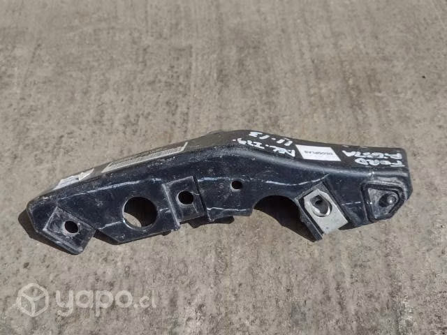 Mensula parachoque del izq Ford fiesta 11-13