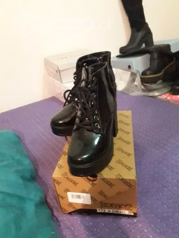 Botines charol y botas cuero 16hrs