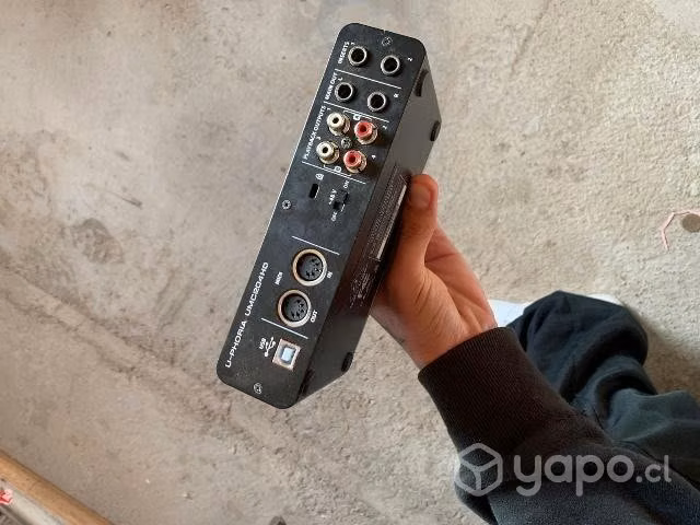 Interfaz behringer umc 204 HD - Imagen 2