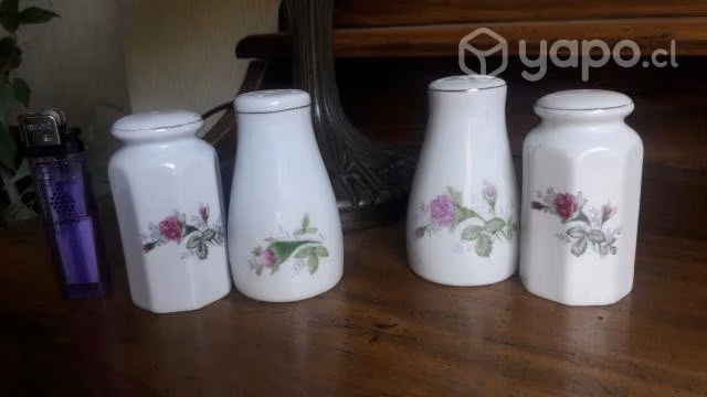 Juego de pimenteros de porcelana