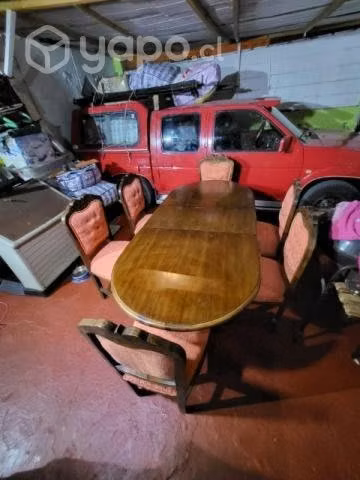 Comedor con 6 sillas tipo sitiales