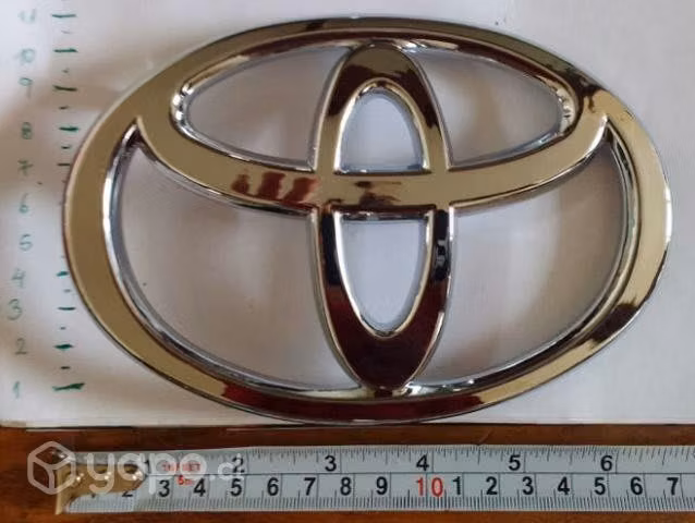 Logo toyota hilux