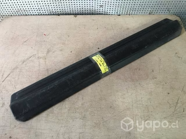 Cubre zocalo del derecho Chevrolet Dmax 2012