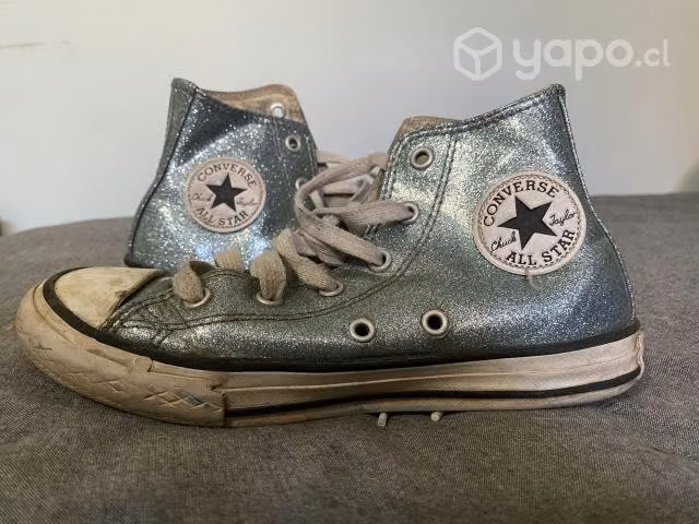 Cinco pares de zapatillas