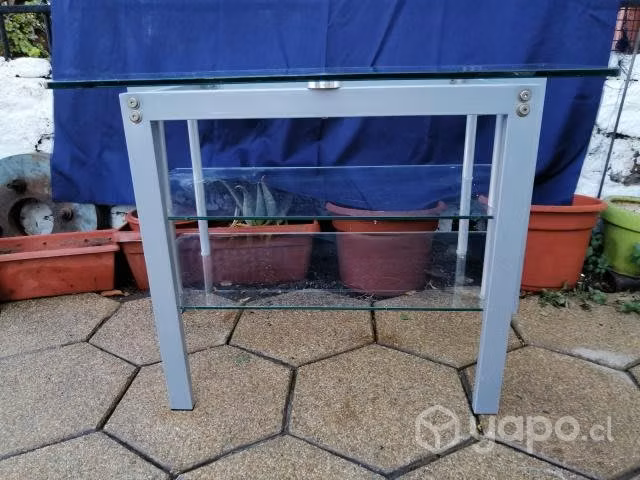 Mesa metálica con tres vidrios