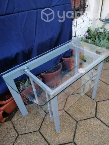 Mesa metálica con tres vidrios