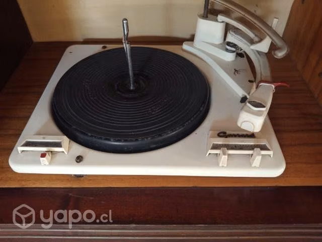 Mueble radiola antigua