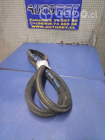Goma contorno pilar del der chv Dmax 2012