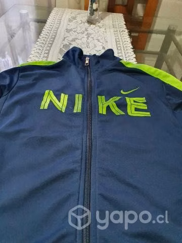 Poleron marca Nike niño(a) 5 a 8 años