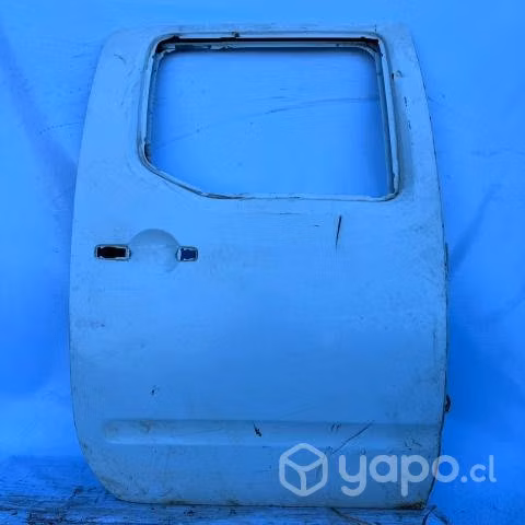 Puerta trasera derecha Nissan navara 2011