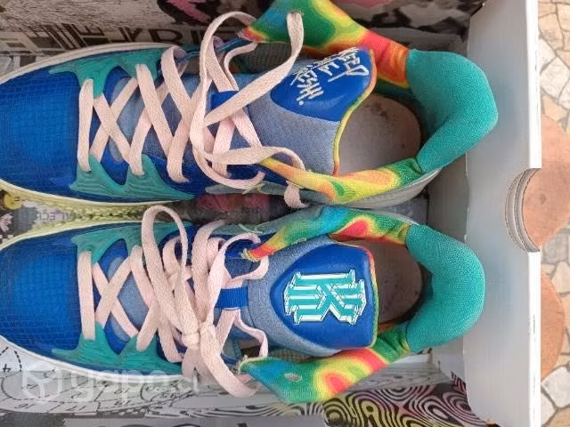 10 parés de zapatillas Nike exclusivas y reloj pul