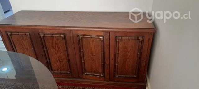 Comedor antiguo de Encina con pata tallada