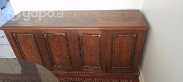 Comedor antiguo de Encina con pata tallada