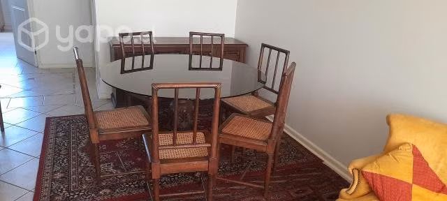Comedor antiguo de Encina con pata tallada