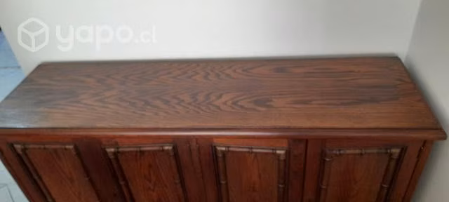 Comedor antiguo de Encina con pata tallada