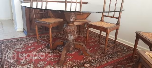 Comedor antiguo de Encina con pata tallada