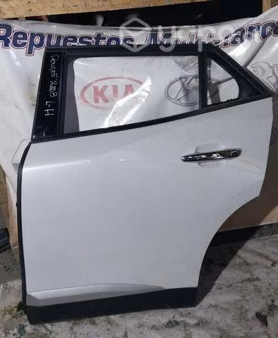 Puerta peugeot 2008 trasera izquierda