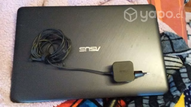 Notebook Asus permuto por play o celular