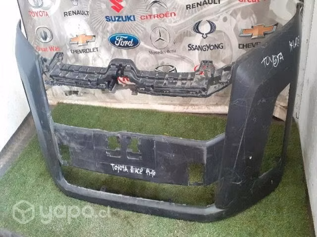 Parachoque delantero toyota hiace 2014 2016 detall