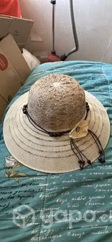 Sombrero con flor