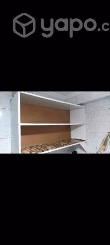 Mueble blanco con accesorios - Imagen 3