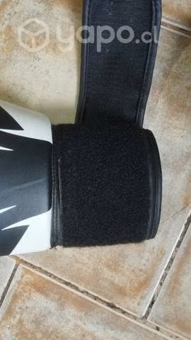 Saco y guantes de boxeo