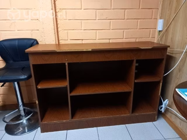 Mueble de madera en buen estado