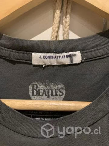 Polera The Beatles negra en buen estado