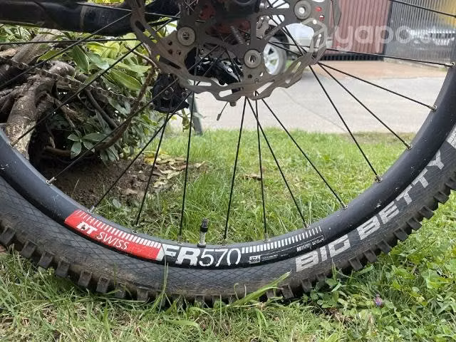 Bicicleta Descenso Rocky Mountain Maiden