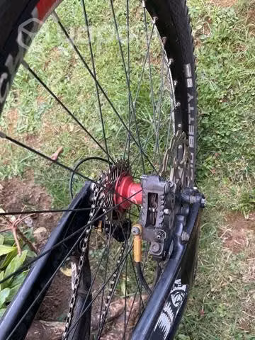 Bicicleta Descenso Rocky Mountain Maiden