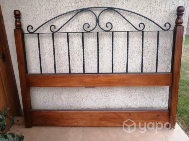 Respaldo de fierro y madera