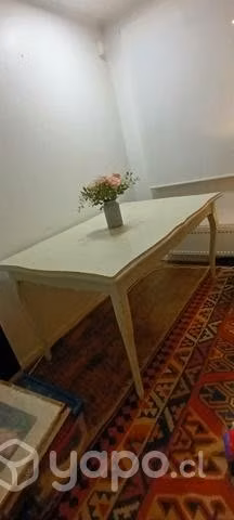 . Hermosa mesa de comedor normando