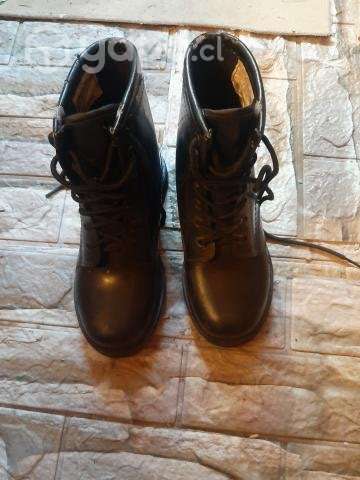 Polera gorro botas - Imagen 5