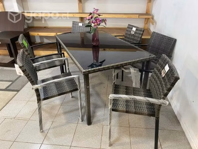 Lindo comedor nuevo sin uso