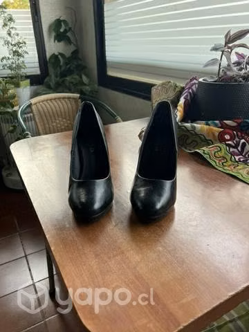 Zapatos taco negro