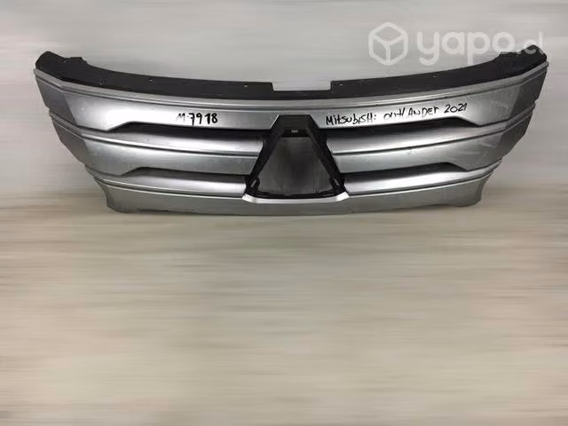 Máscara Mitsubishi outlander 2021
