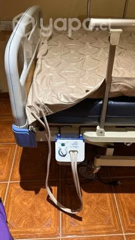 Cama clínica más un colchón anti escaras