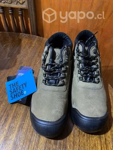 Zapatos de seguridad nuevos