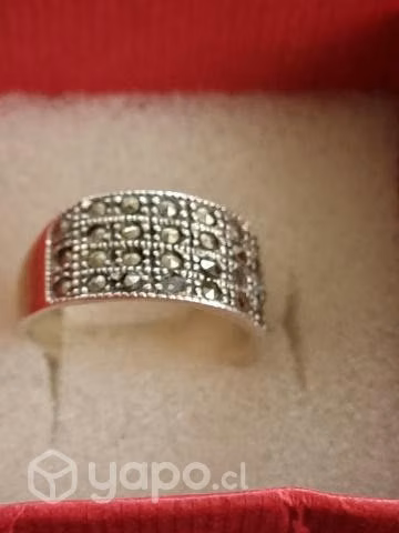 Anillo grueso de Plata conMarquesitas