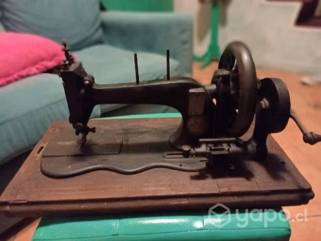 Maquina de coser antigua alemana