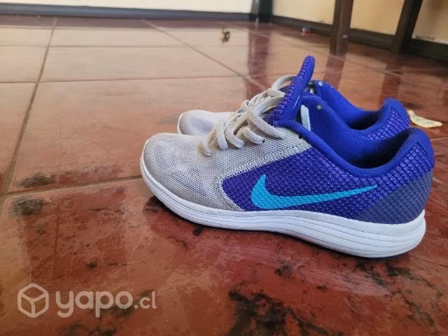 Zapatillas en buen estado - Imagen 3