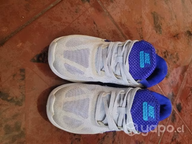 Zapatillas en buen estado - Imagen 2