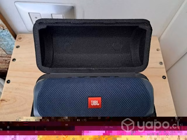 Zapatos de seguridad H/H usados, parlante JBL flip