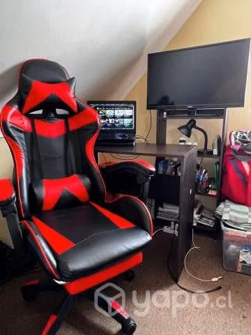 Escritorio y silla gamer